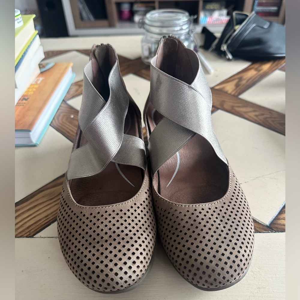 Dansko Laura Leather Womens Sz 36 Cross Strap Perforated Wedge Shoes Brown Zip